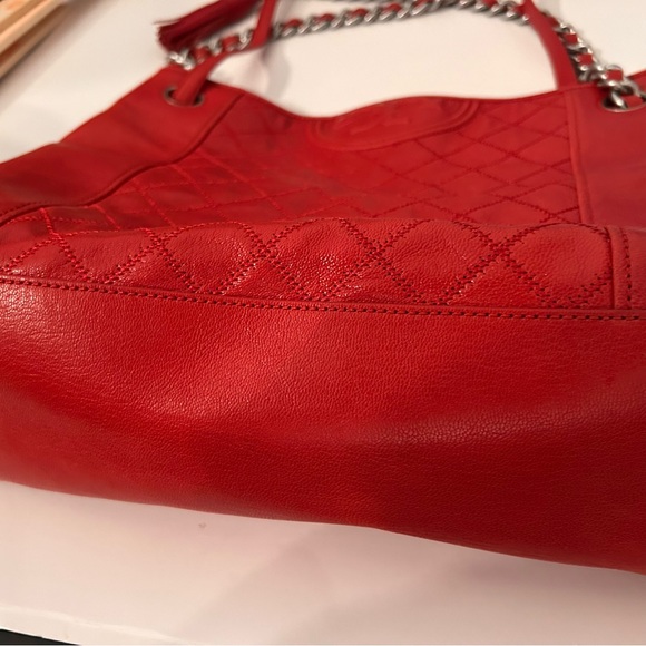 Tory Burch Fleming Distressed Leather Tote Cherry Apple - Picture 10 of 16